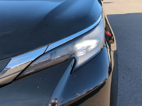 Used 2024 Toyota Sienna XLE image 12