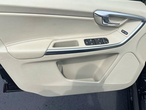 Used 2016 Volvo XC60 T6 w/ Proximity Package AWD/4WD image 11