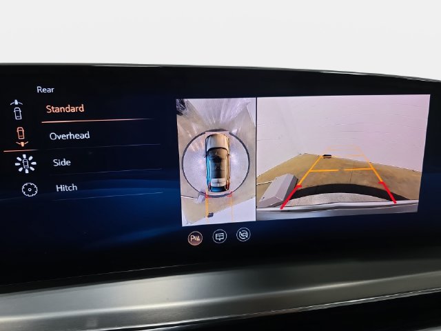 Certified 2024 Cadillac Lyriq Luxury AWD/4WD image 20