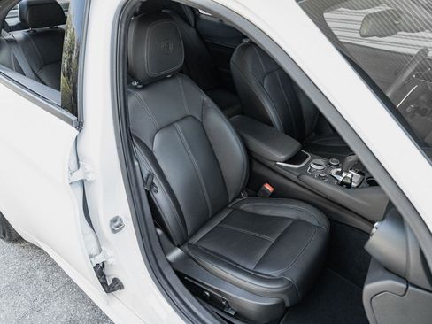 Used 2023 Alfa Romeo Giulia Sprint image 8