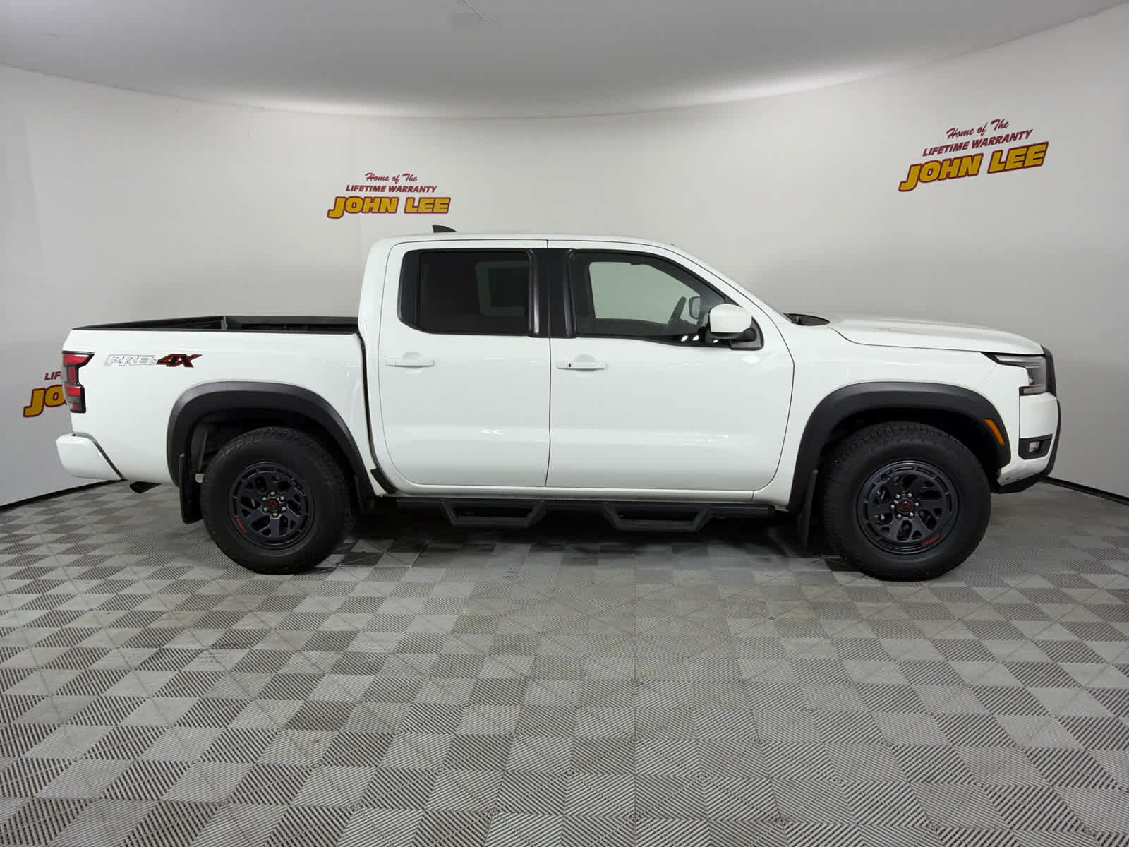 Certified 2025 Nissan Frontier PRO-4X AWD/4WD image 7