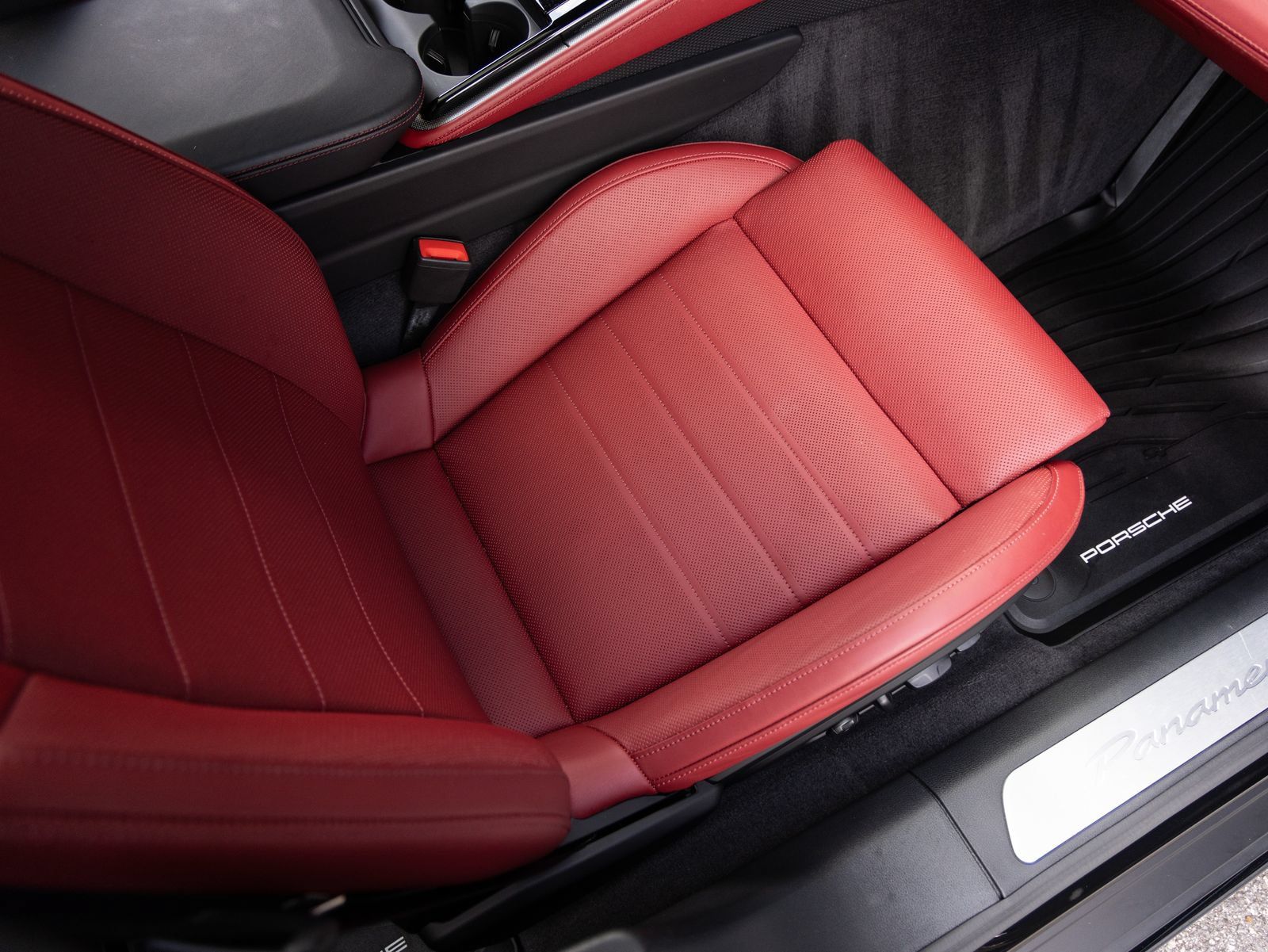 Certified 2025 Porsche Panamera RWD image 33