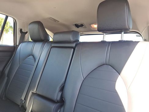 Certified 2023 Toyota Highlander XLE image 9