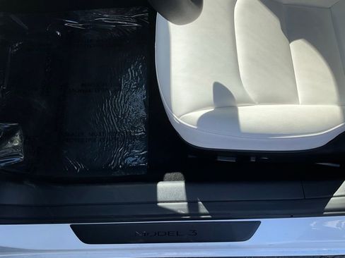 Used 2023 Tesla Model 3 Standard Range image 15