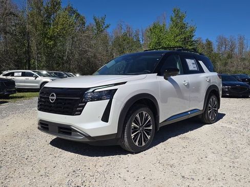 New 2026 Nissan Pathfinder Platinum w/ Cargo Package image 4