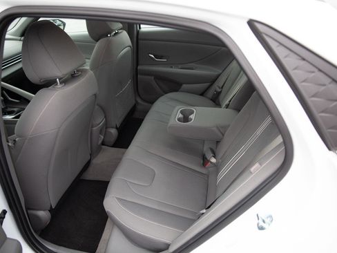 Used 2025 Hyundai Elantra SEL image 22