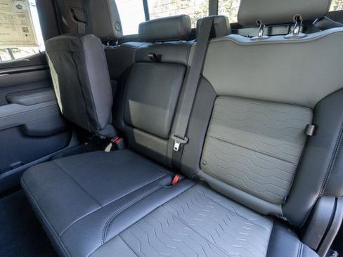 Used 2022 Chevrolet Silverado 1500 ZR2 w/ Technology Package image 34