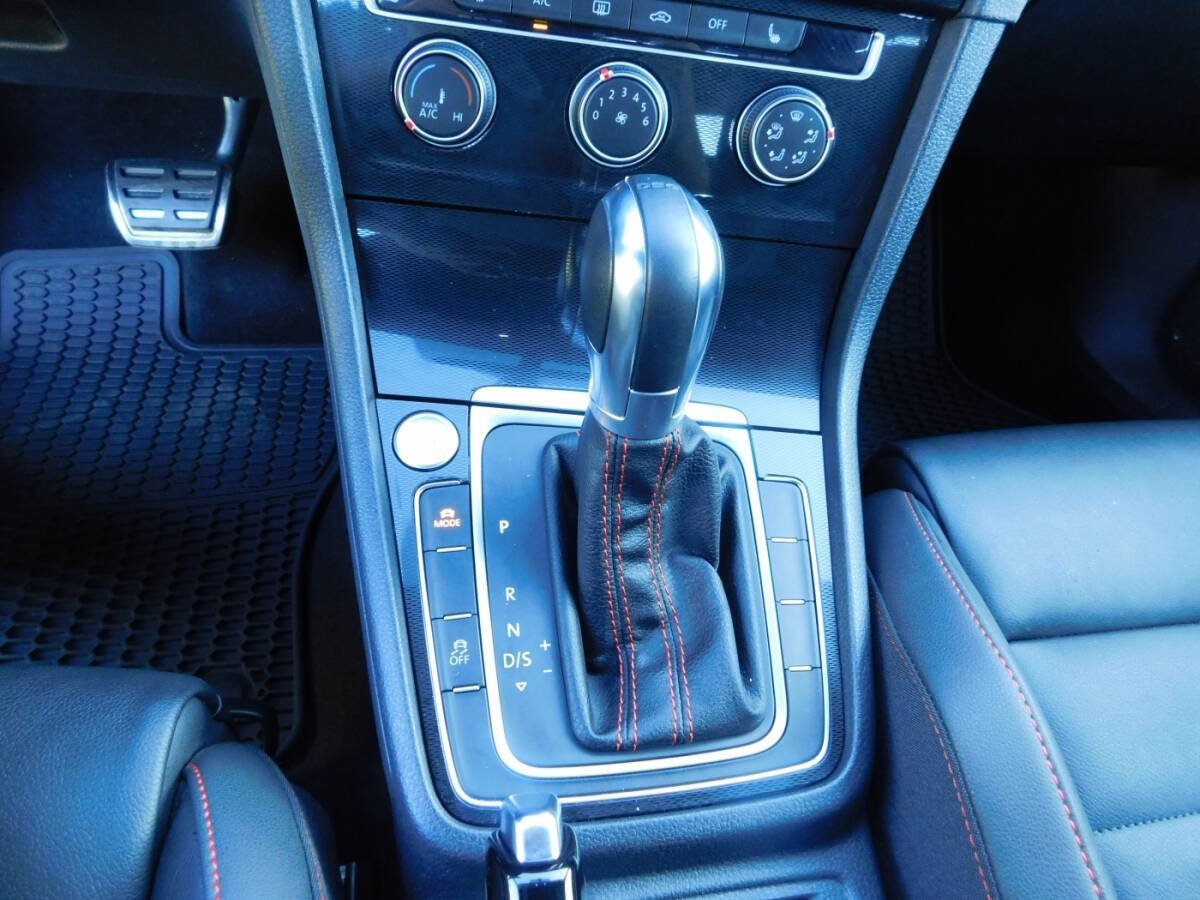 Used 2015 Volkswagen GTI SE FWD image 15