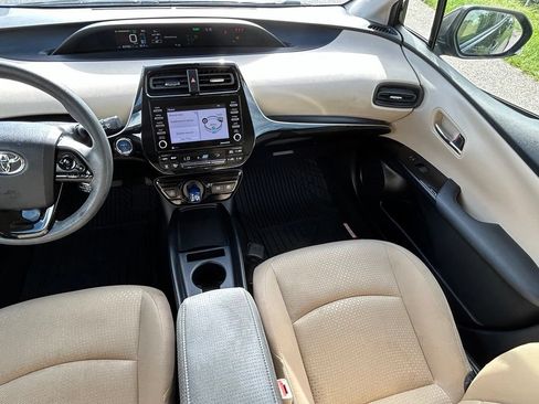 Used 2021 Toyota Prius LE FWD image 11
