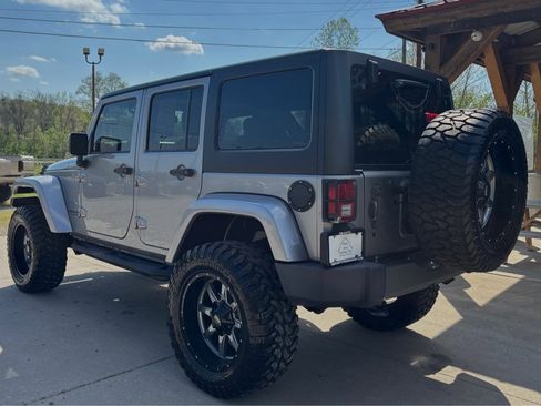 Used 2015 Jeep Wrangler Unlimited Sport AWD/4WD image 2