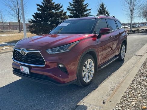Certified 2025 Toyota Highlander Limited image 38