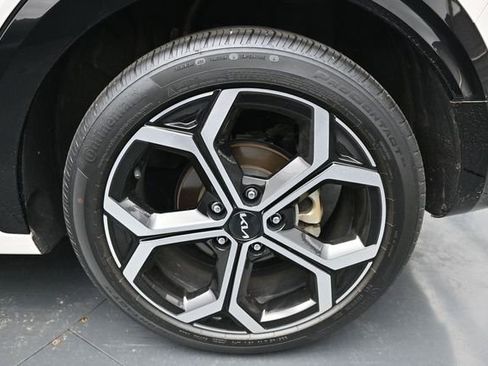 Used 2023 Kia Niro EX Touring FWD image 10