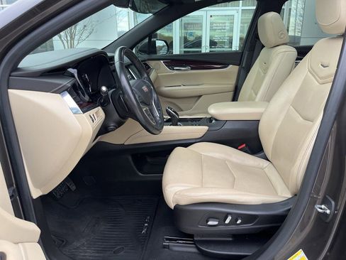 Used 2019 Cadillac XT5 Luxury image 3