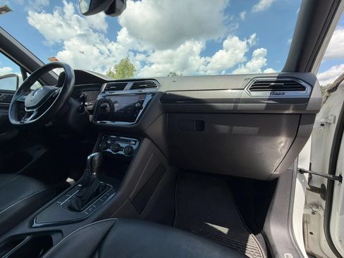 Used 2018 Volkswagen Tiguan SEL Premium w/ R-Line Package FWD image 25