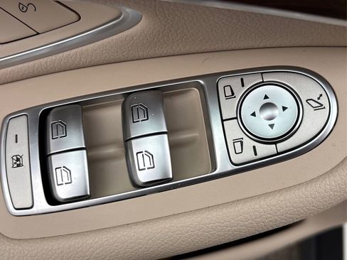 Used 2021 Mercedes-Benz GLC 300 4MATIC image 32