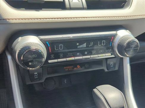 Used 2022 Toyota RAV4 XLE w/ Convenience Package FWD image 21