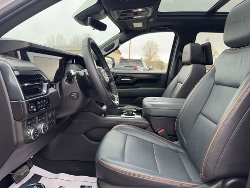 Used 2025 GMC Yukon AT4 w/ AT4 Premium Plus Package image 11