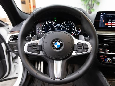 Used 2018 BMW 540i RWD image 16