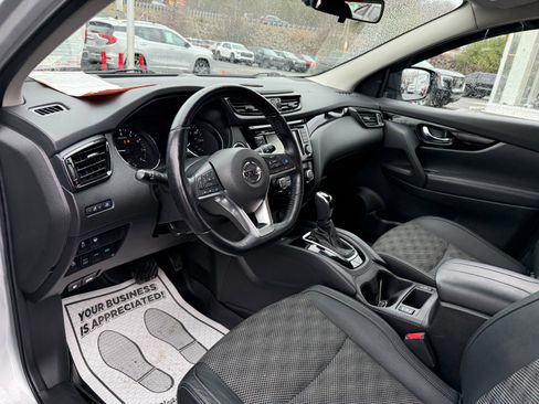 Used 2021 Nissan Rogue Sport SV w/ Technology Package image 13