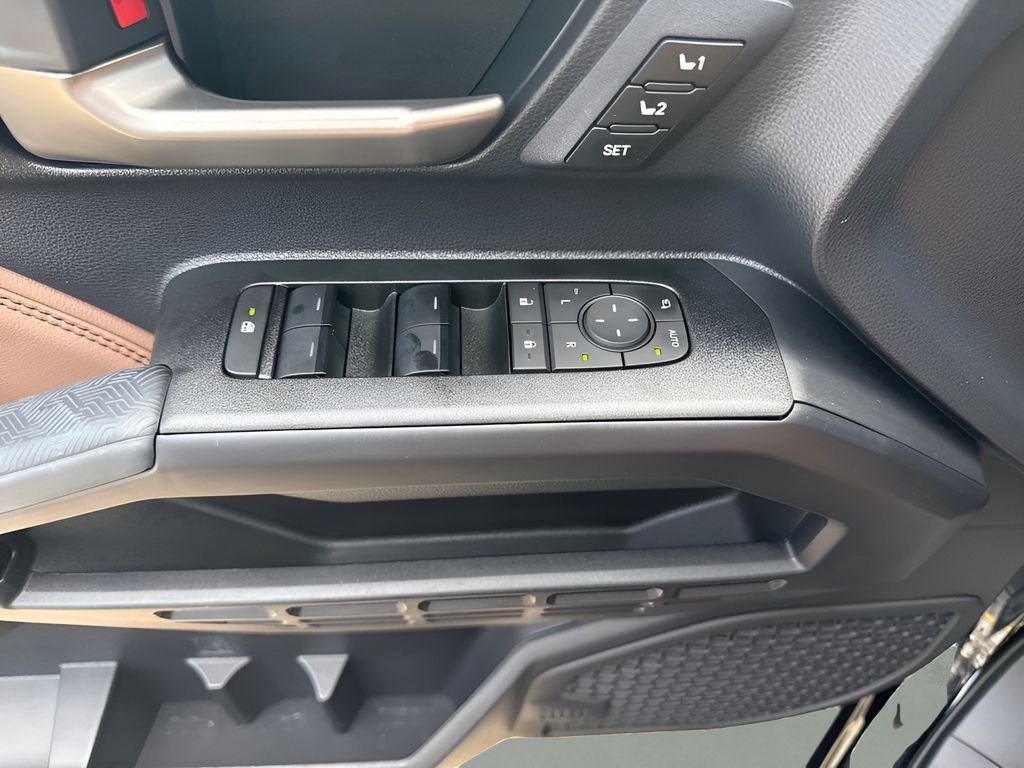Used 2025 Toyota 4Runner Limited AWD/4WD image 29