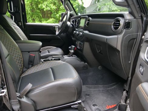 Used 2023 Jeep Gladiator Overland AWD/4WD image 38