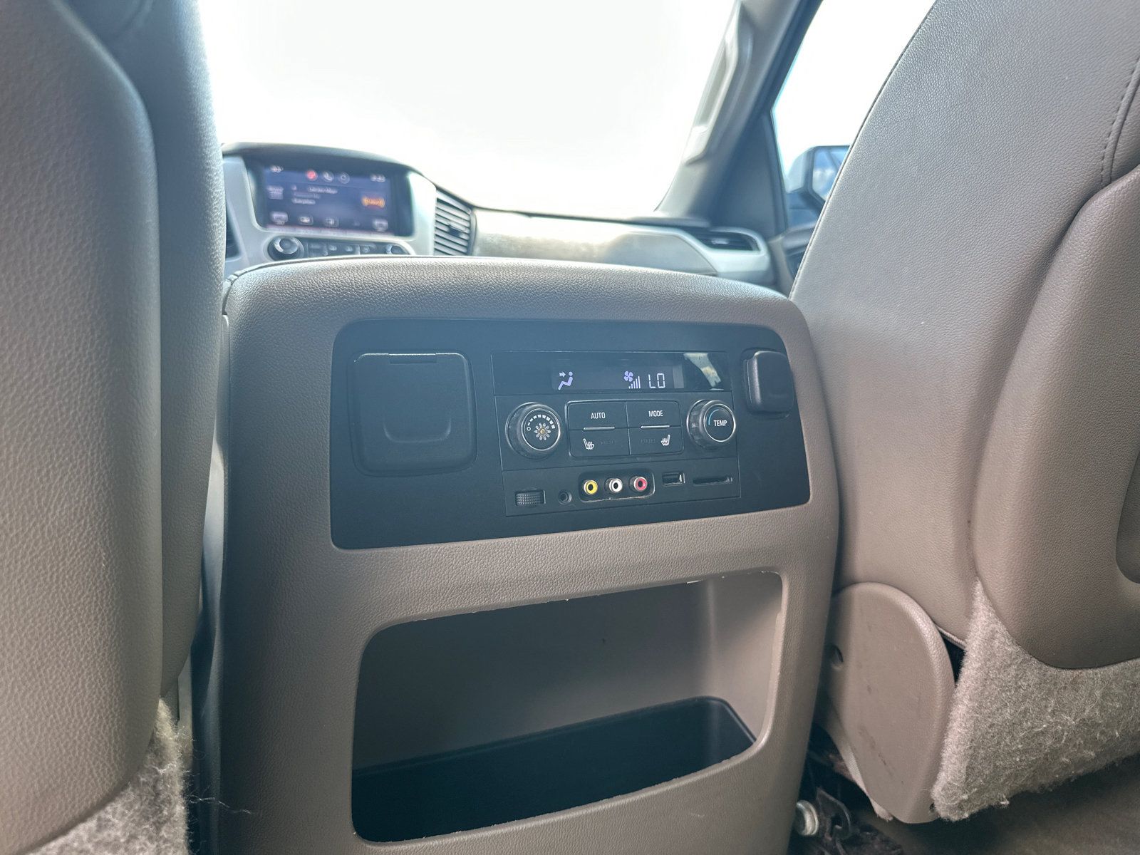 Used 2015 GMC Yukon XL SLT w/ Open Road Package RWD image 16