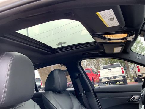 Used 2019 BMW 330i Sedan w/ Premium Package image 13