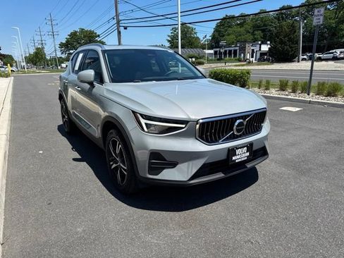 Used 2025 Volvo XC40 B5 Core AWD/4WD image 6
