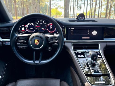 Used 2023 Porsche Panamera 4 Platinum Edition AWD/4WD image 3
