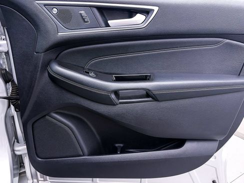 Used 2019 Ford Edge Titanium FWD image 34