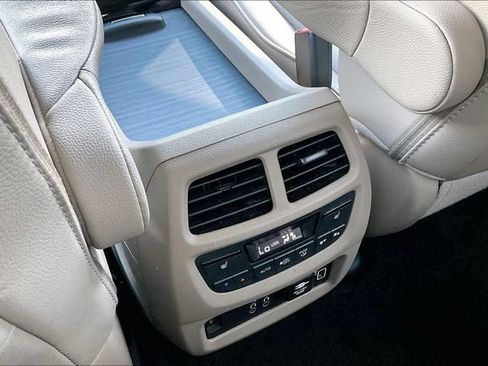 Used 2021 Honda Pilot Touring image 10
