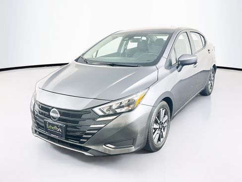 Used 2025 Nissan Versa SV FWD image 3