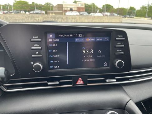 Used 2023 Hyundai Elantra SE FWD image 19