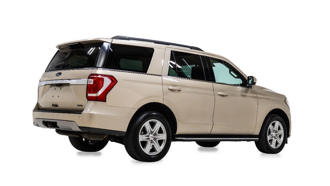 Used 2018 Ford Expedition XLT w/ Equipment Group 202A RWD image 3