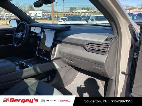 New 2026 GMC Acadia AT4 w/ Luxury Package image 32