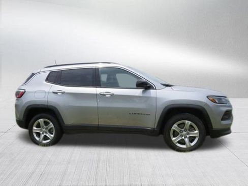 Used 2023 Jeep Compass Latitude AWD/4WD image 2