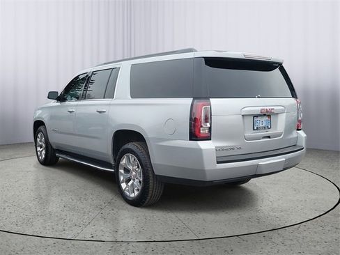 Used 2020 GMC Yukon XL SLT w/ Open Road Package image 3