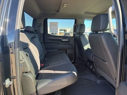 Used 2023 GMC Sierra 1500 SLT image 44