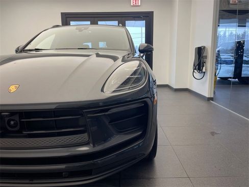 Certified 2025 Porsche Macan image 25