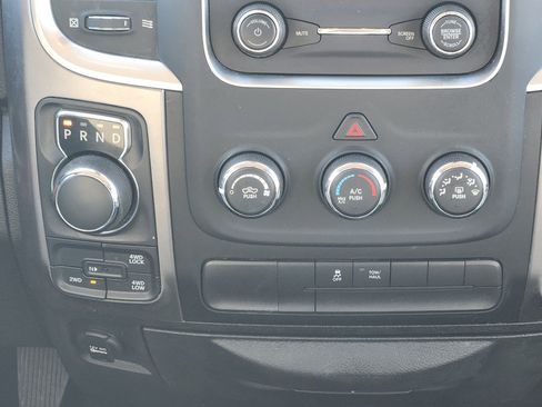 Used 2021 RAM 1500 Classic SLT image 22