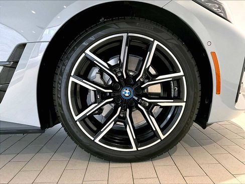 Used 2022 BMW i4 eDrive40 w/ M Sport Package image 14