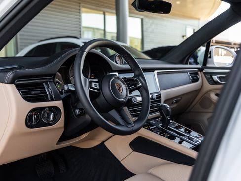 Certified 2026 Porsche Macan S AWD/4WD image 4