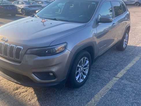 Used 2019 Jeep Cherokee Latitude Plus w/ Comfort/Convenience Group FWD image 1