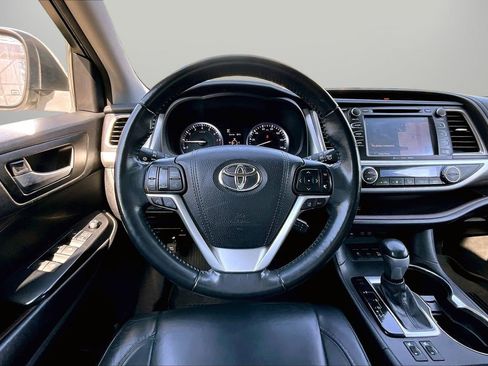 Used 2017 Toyota Highlander XLE w/ Protection Package #3 AWD/4WD image 11