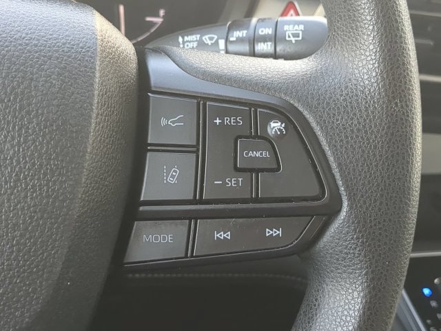 Used 2025 Toyota Sienna LE FWD image 29