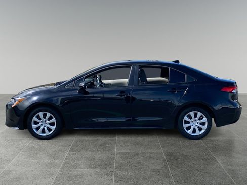 Used 2025 Toyota Corolla LE FWD image 2