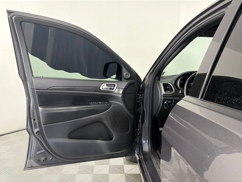 Used 2018 Jeep Grand Cherokee Altitude AWD/4WD image 10