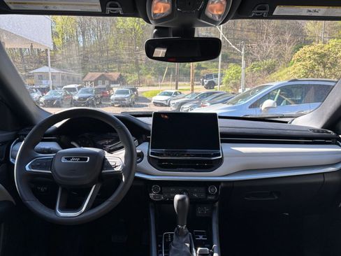 Used 2025 Jeep Compass Limited AWD/4WD image 34