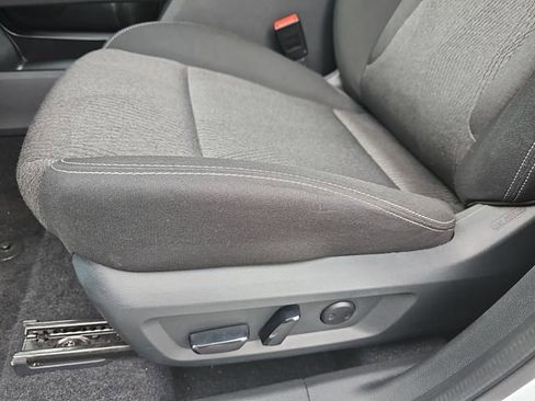 Used 2025 Nissan Rogue SV image 17