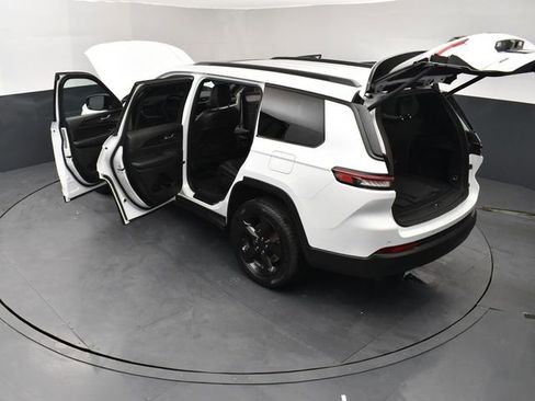 Used 2023 Jeep Grand Cherokee L Laredo AWD/4WD image 28